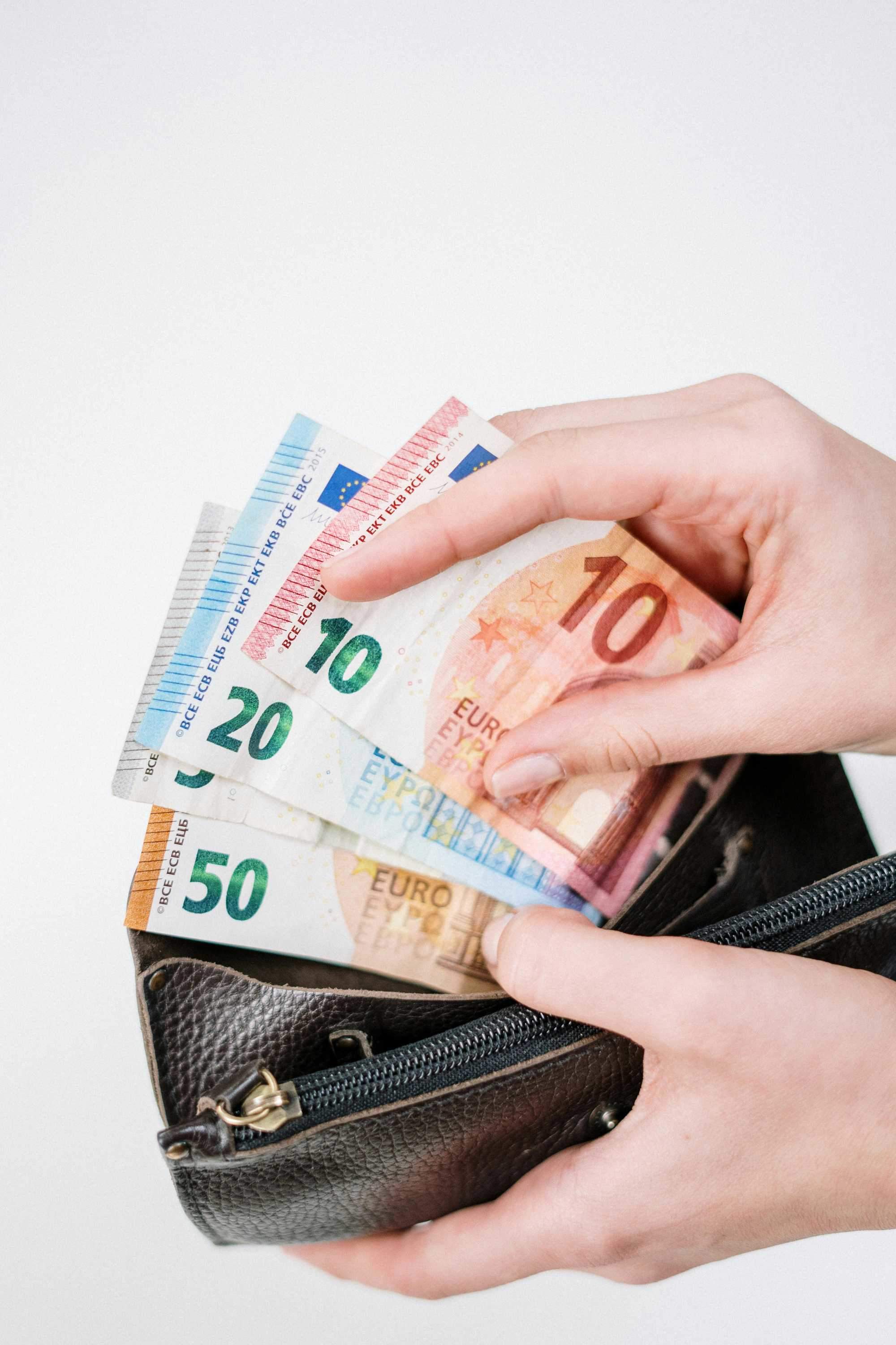 深入探讨汇鑫投资策略：风险管理、资产配置与操作技巧