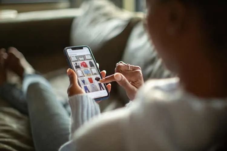 AppLovin(APP):分析师评级为买入，高增长潜力与技术面分析